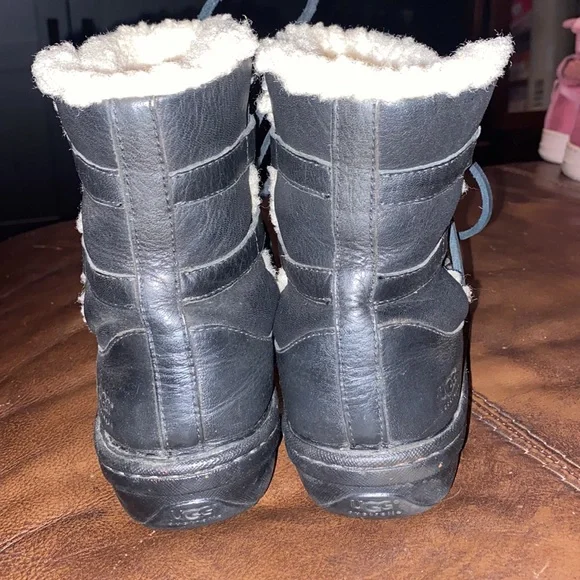 UGG - Picture 3 of 3